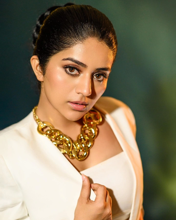 Megha Shetty has beautiful Dark Brown eyes