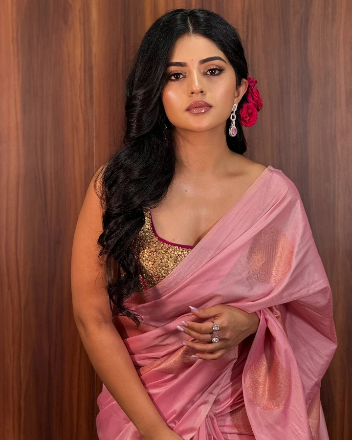 Megha Shetty is very much in love of doing nail art