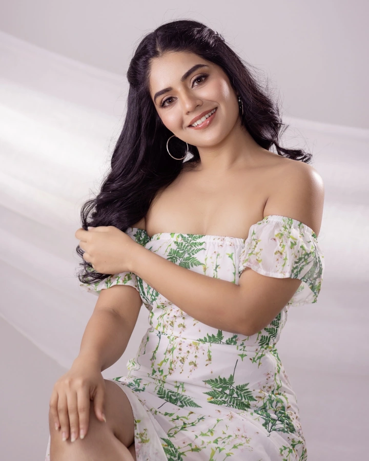 Megha Shetty showing off her Beautiful Thighs