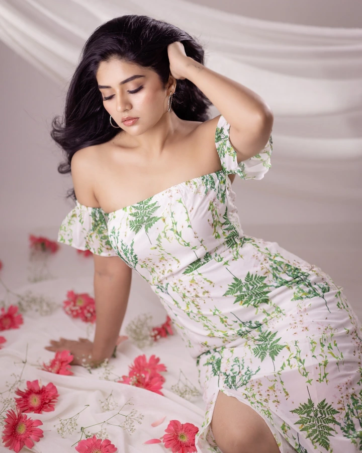 Megha Shetty's Beautiful Thighs