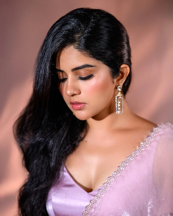 Megha Shetty's Gorgeous Cleavage
