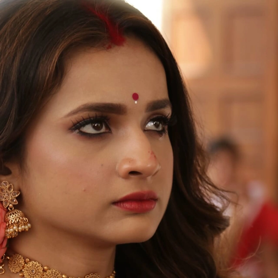 Nandini Dutta has beautiful Dark Brown eyes