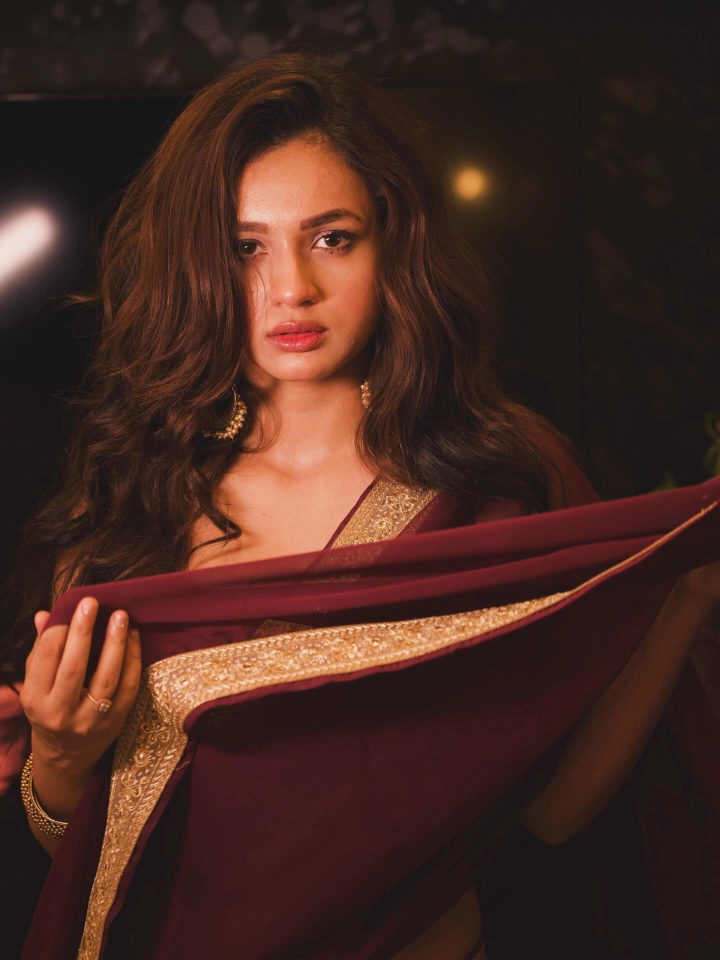 Nandini Dutta is a Gorgeous Indian Actress & a Beautiful Model