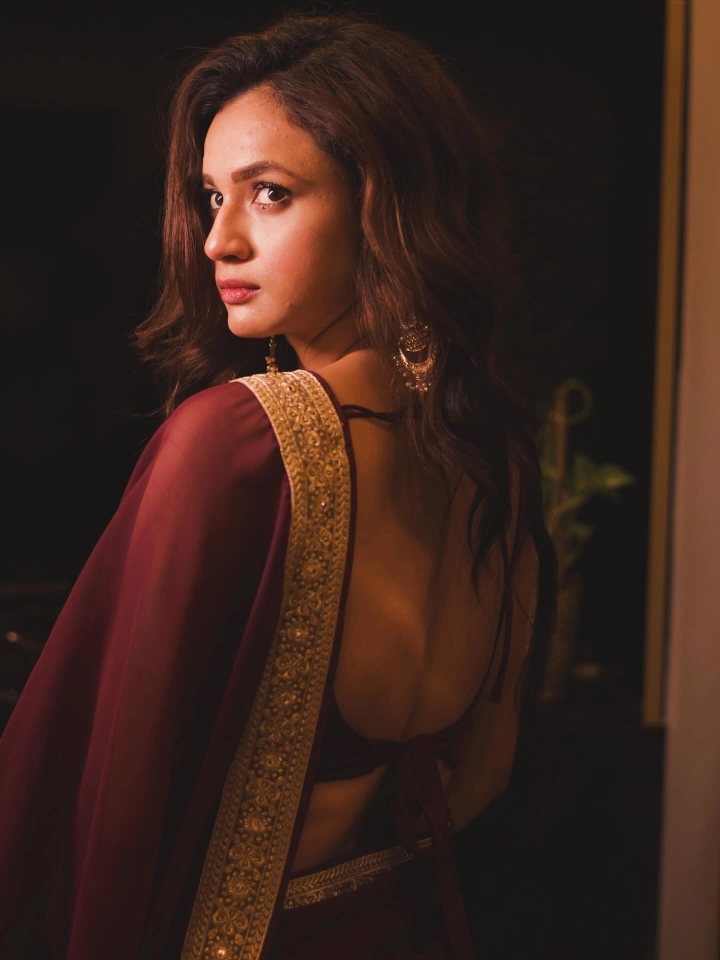 Nandini Dutta's Beautiful Back Image