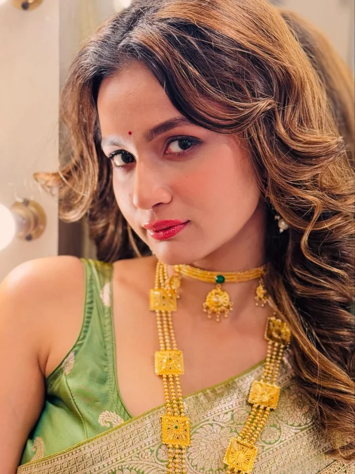 Nandini Dutta's Gorgeous Looks