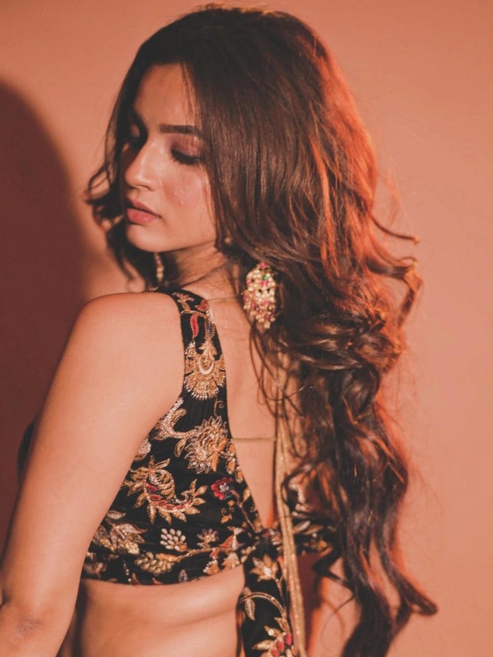 Nandini Dutta's beautiful back
