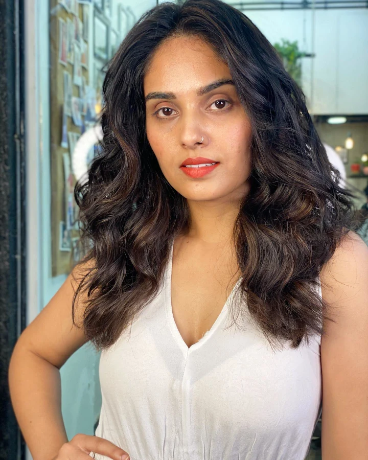 Pallavi Patil is fluent in Marthi, Hindi & English languages