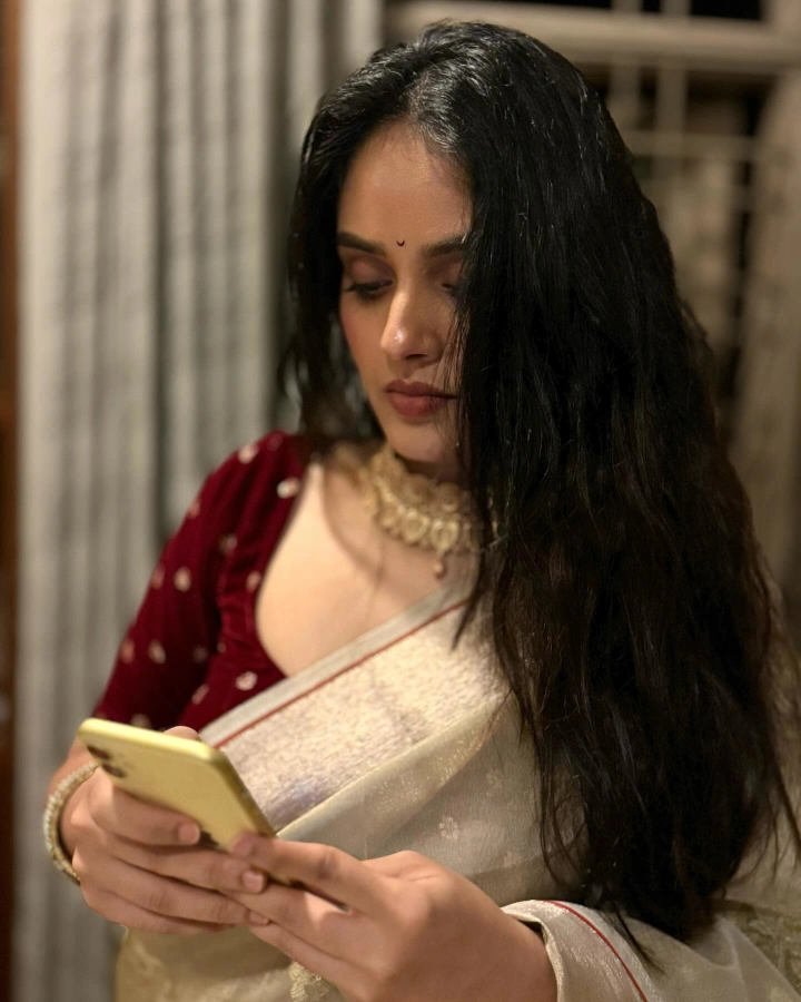 Pallavi Patil looking Cute in Saree