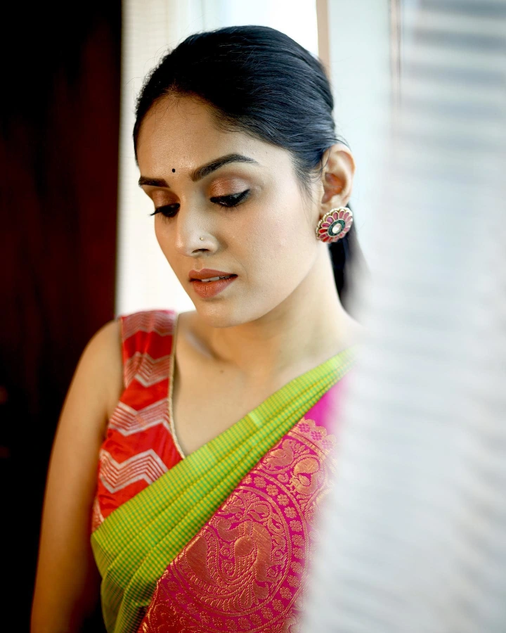 Pallavi Patil was born in Dhule, Maharashtra, India