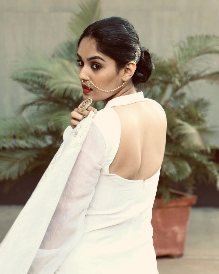 Pallavi Patil's Beautiful Back Image