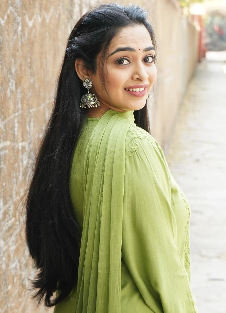 Pratiksha Shivankar has beautiful Dark Brown eyes