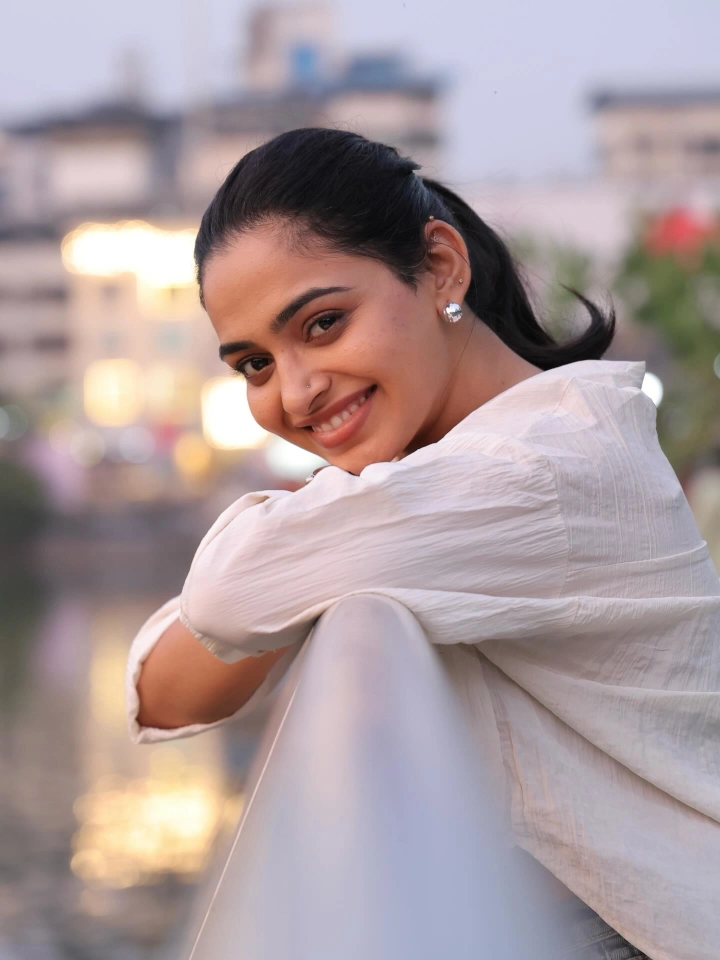 Pratiksha Shivankar is a Gorgeous Indian Actress & a Beautiful Model
