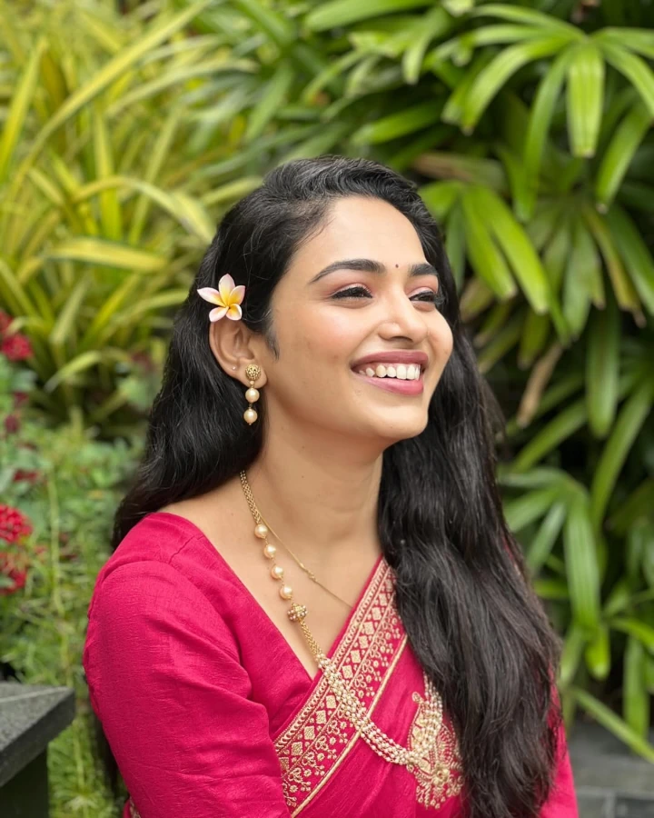 Pratiksha Shivankar's Gorgeous Looks
