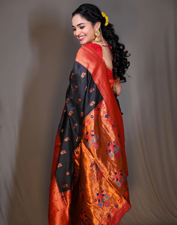 Pratiksha Shivankar's beautiful back
