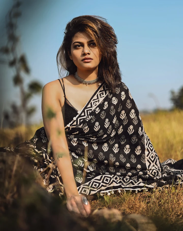 Purva Kaushik in Hot Saree Image