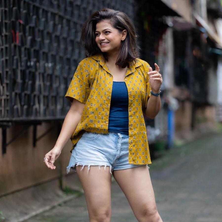 Purva Kaushik's Gorgeous Legs & Thighs