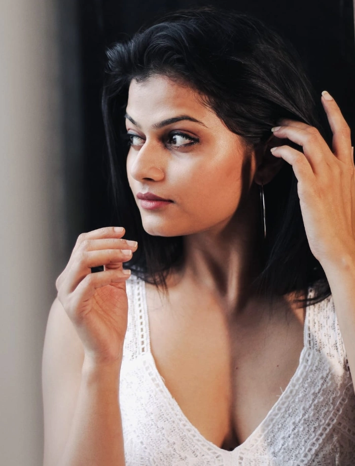 Purva Kaushik's Hottest Body Figure