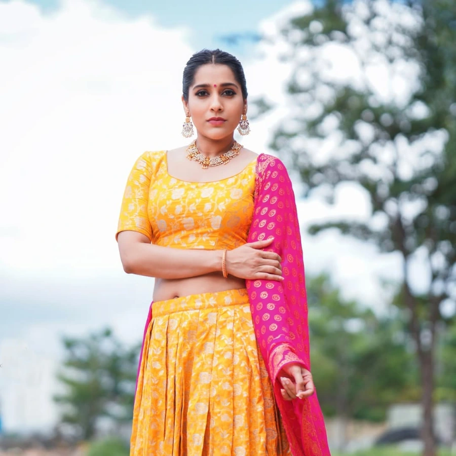 Rashmi Gautam Navel