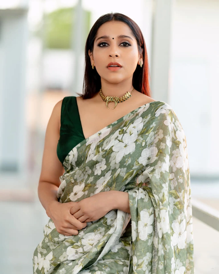 Rashmi Gautam Saree Image