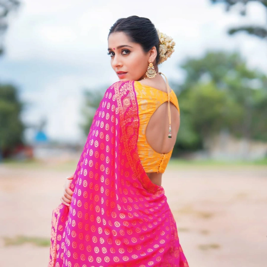 Rashmi Gautam in Evaraina Epudaina