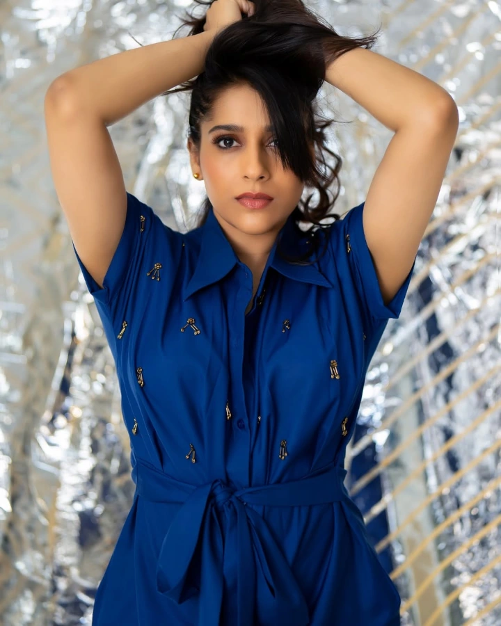 Rashmi Gautam in Login