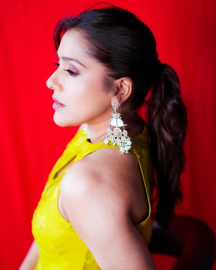 Rashmi Gautam in Lovely Yellow Dress