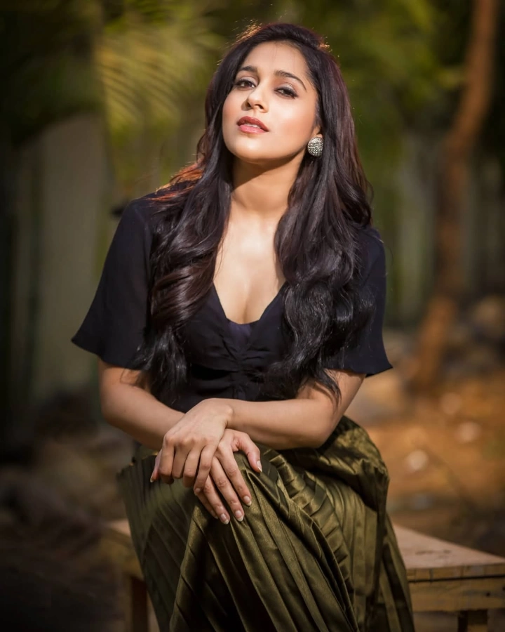 Rashmi Gautam in Thanks