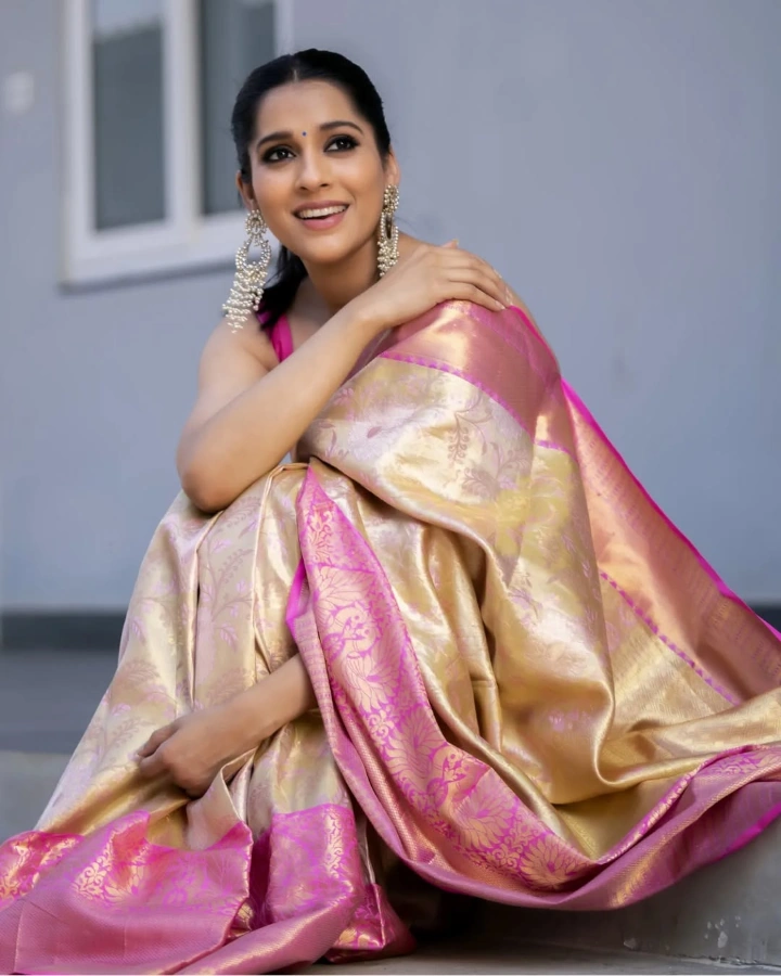 Rashmi Gautam is also a Beautiful Indian Social Media Influencer
