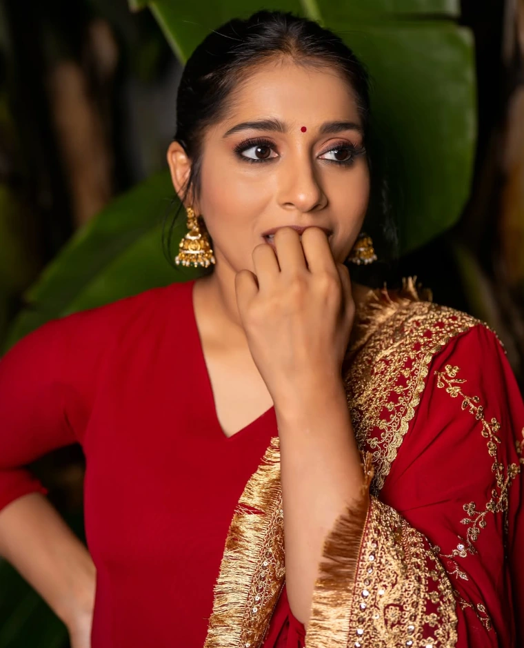 Rashmi Gautam looking Cute in Salwar Kameez