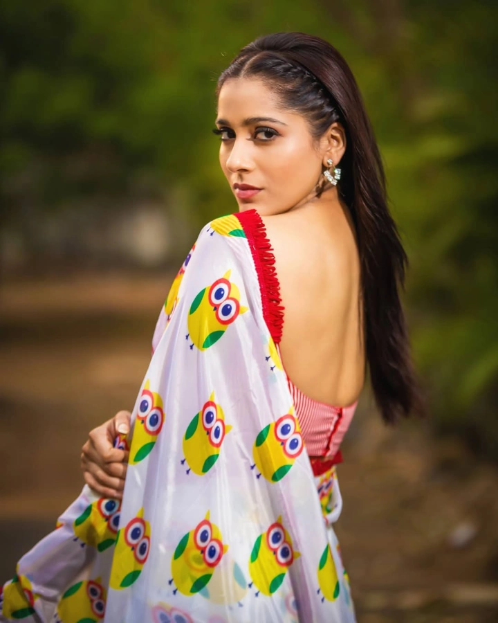 Rashmi Gautam's Beautiful Back Image