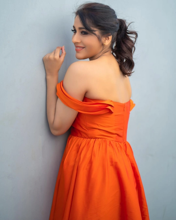 Rashmi Gautam's Beautiful Backless Dress
