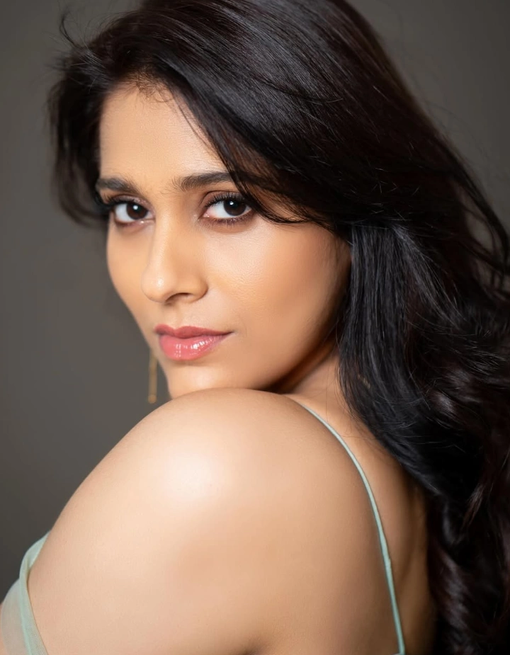 Rashmi Gautam's Beautiful Eyes