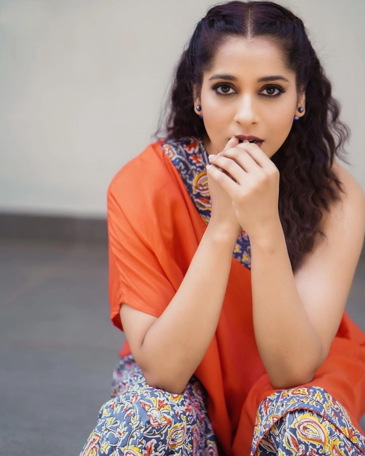 Rashmi Gautam's Cute Eyes