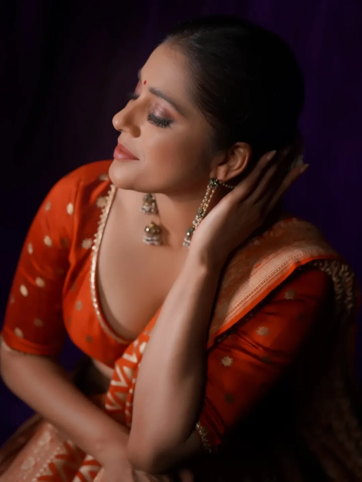 Rashmi Gautam's Deepest Cleavage Shown Ever