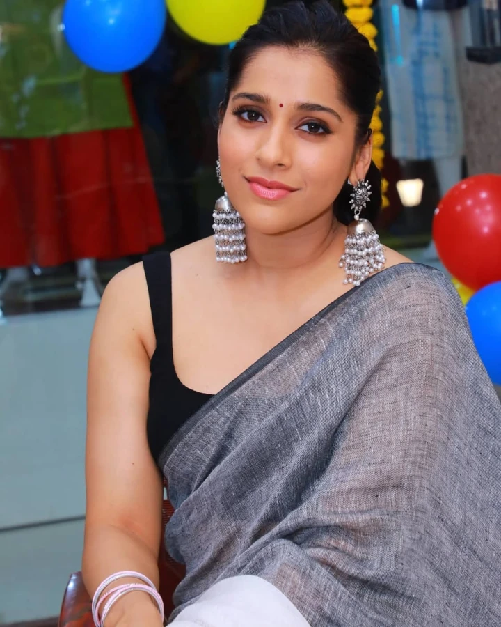 Rashmi Gautam's Fabulous Indian Look