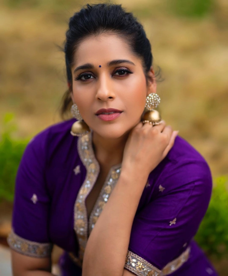 Rashmi Gautam's Fabulous Looks