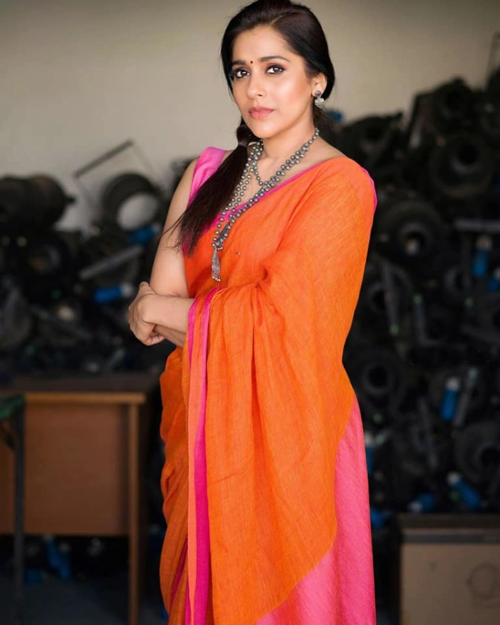 Rashmi Gautam's Gorgeous Looks in Films