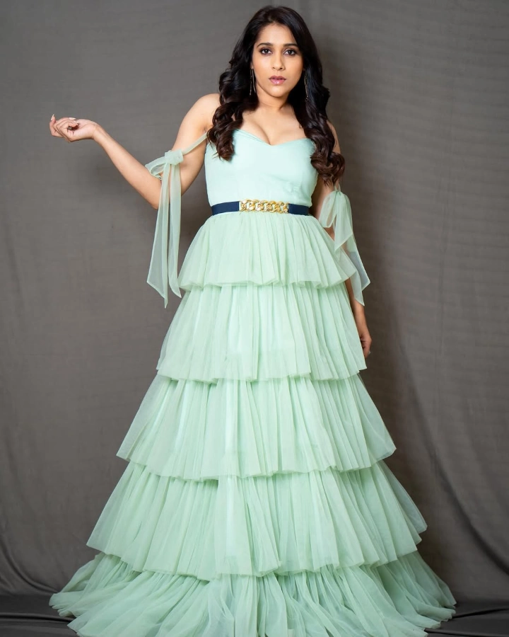 Rashmi Gautam's Hot Dress