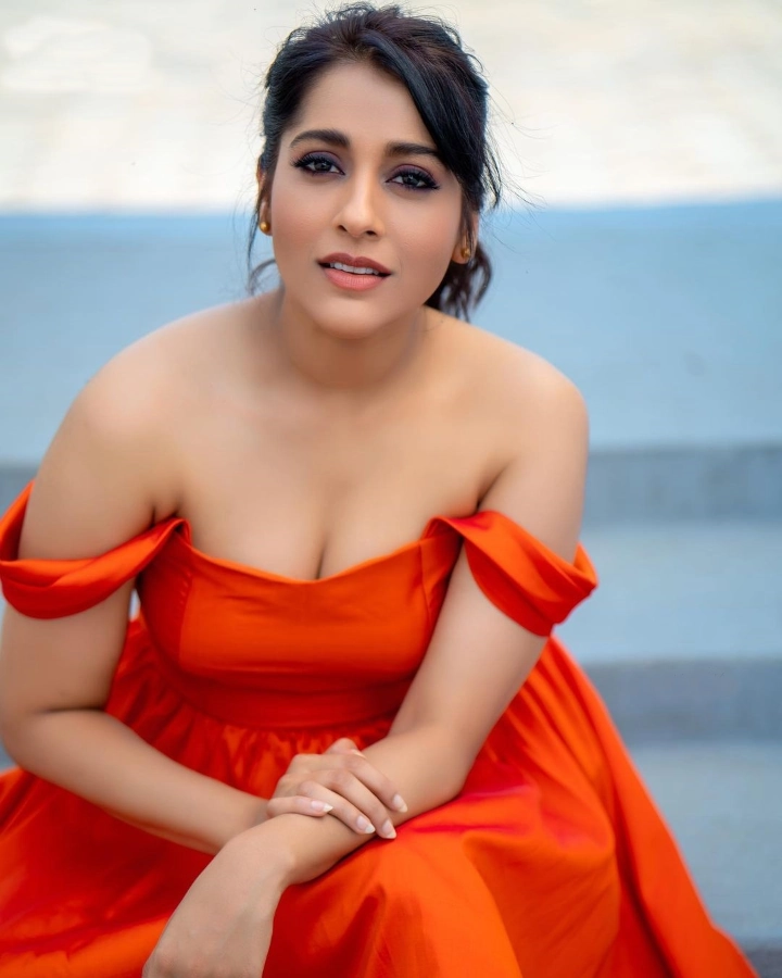 Rashmi Gautam's Hot Image