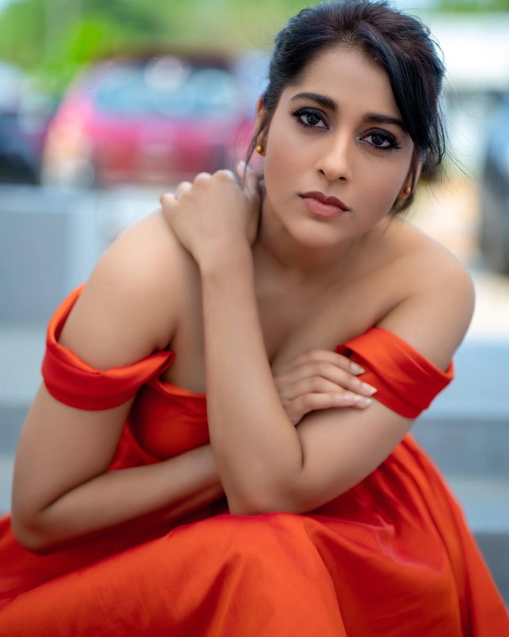 Rashmi Gautam's Hot & Spicy Image