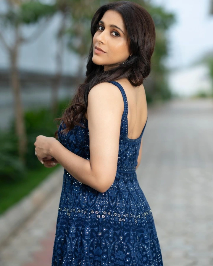 Rashmi Gautam's Hottest Back Image Ever