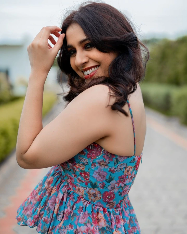 Rashmi Gautam's Hottest Smile Ever