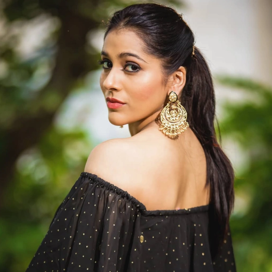 Rashmi Gautam's Latest Beautiful Backless Image