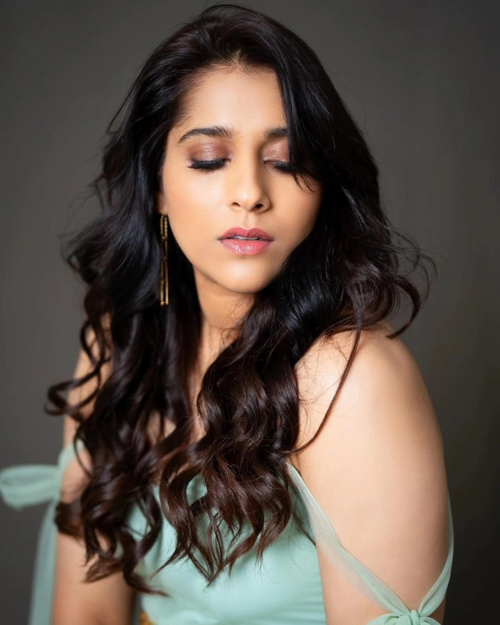 Rashmi Gautam's Long Hair