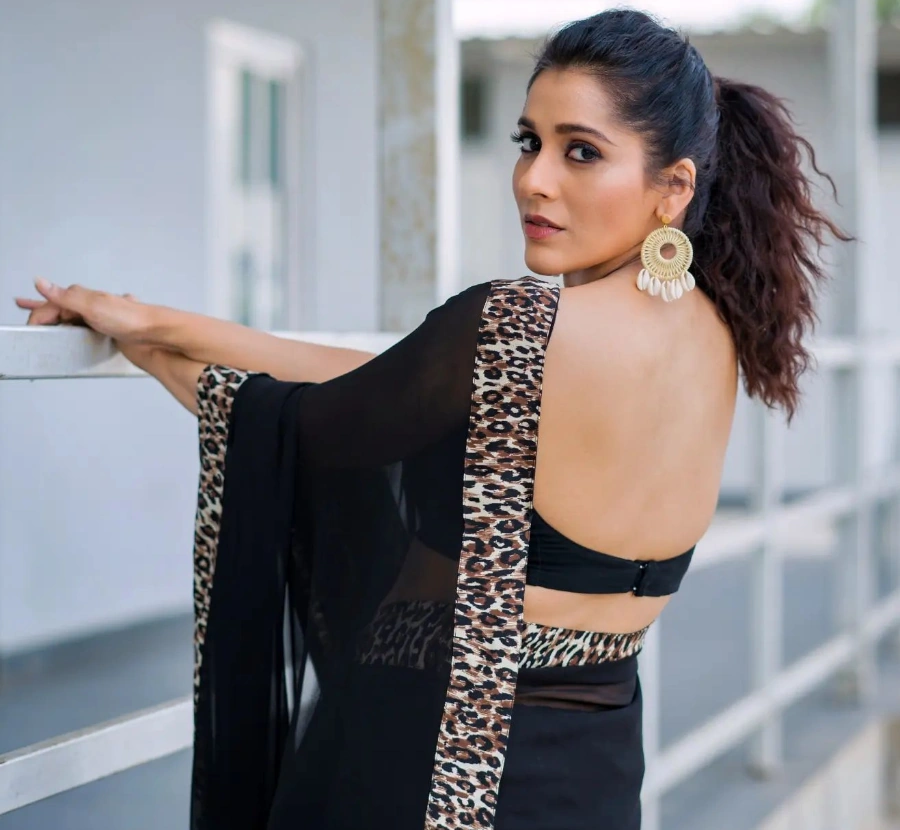 Rashmi Gautam's Lovely Black Saree