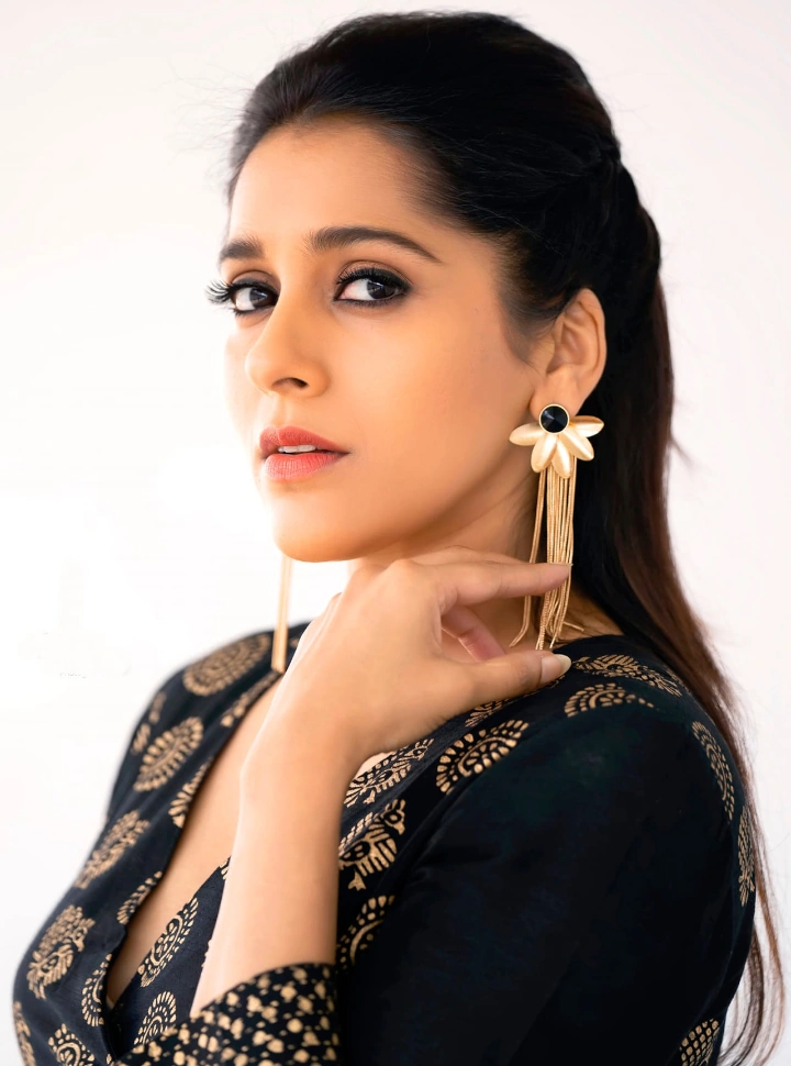 Rashmi Gautam's Mothers name is Mamatha Gautam