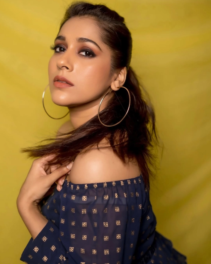 Rashmi Gautam's Pretty Looks