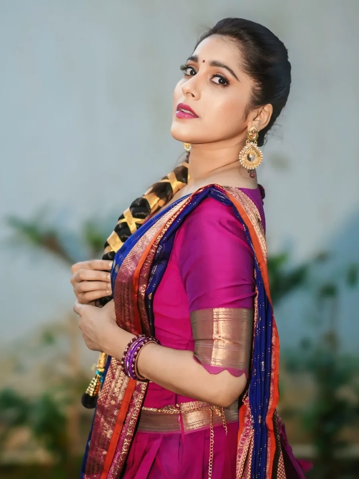 Rashmi Gautam's Skin tone is Extremely Fair
