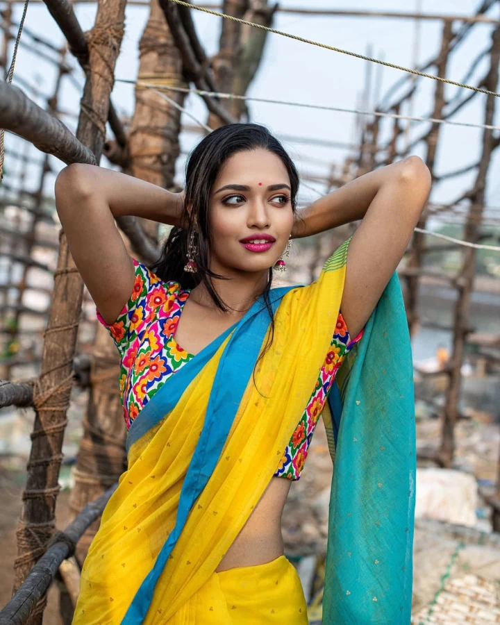 Vallari Viraj's Hot Image