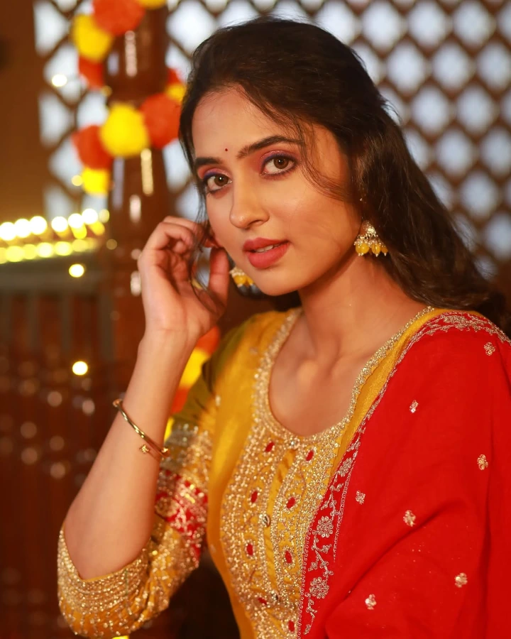 Vidula Chougule Looking Stunningly Gorgeous